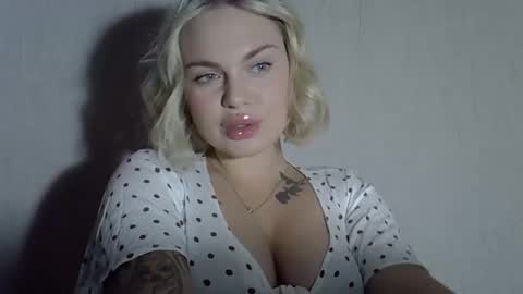 helga_now online show from 09-10-25, 07:58