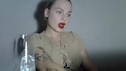 helga_now online show from 10-04-25, 08:07