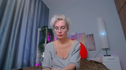 Helga online show from 02-15-25, 10:44