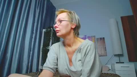 Helga online show from 03-10-25, 01:01