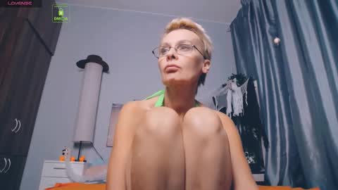 Snapshot of helgahimmele chatting on 10-07-25, 09:23 Helga online show from 10-07-25, 09:23