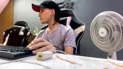 Snapshot of hell_boy66 chatting on 01-14-25, 12:22 Eros online show from 01-14-25, 12:22