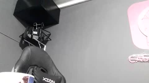 Snapshot of hell_boy66 chatting on 10-21-25, 09:32 Eros online show from 10-21-25, 09:32