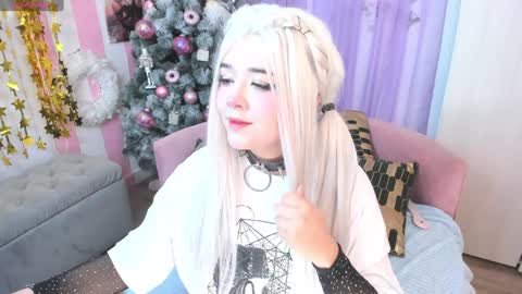Laura online show from 12-05-24, 03:26