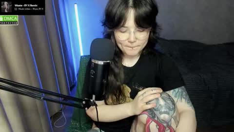 Red online show from 11-17-25, 06:14