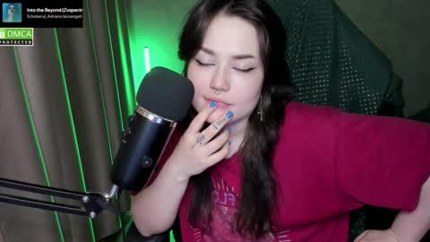 Snapshot of hell_hotline chatting on 02-20-26, 08:09 Red online show from 02-20-26, 08:09