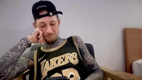 Snapshot of hellacozy chatting on 03-26-26, 02:06 hellacozy online show from 03-26-26, 02:06