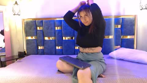 Hellen.  online show from 03-24-26, 11:15