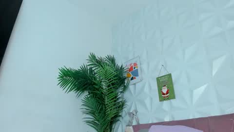 hellen     online show from 12-15-24, 05:10