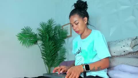 hellen     online show from 10-04-25, 07:01