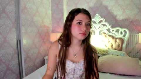 Snapshot of hellencute18_ chatting on 07-22-26, 11:02 online show from 07-22-26, 11:02
