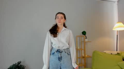 Snapshot of hellenumholtz chatting on 02-17-26, 07:27 Nala online show from 02-17-26, 07:27