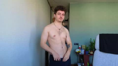 Snapshot of hellish_sugar chatting on 04-07-26, 04:46 Remy online show from 04-07-26, 04:46