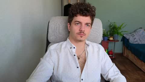 Snapshot of hellish_sugar chatting on 04-10-26, 06:51 Remy online show from 04-10-26, 06:51