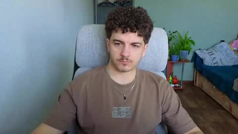 Snapshot of hellish_sugar chatting on 04-27-26, 06:33 Remy online show from 04-27-26, 06:33