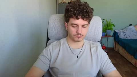 Snapshot of hellish_sugar chatting on 04-28-26, 07:02 Remy online show from 04-28-26, 07:02