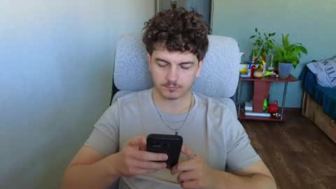 Snapshot of hellish_sugar chatting on 05-05-26, 04:53 Remy online show from 05-05-26, 04:53