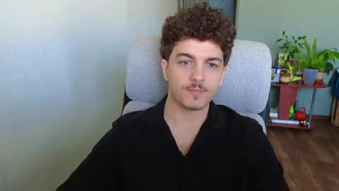 Snapshot of hellish_sugar chatting on 05-07-26, 06:19 Remy online show from 05-07-26, 06:19