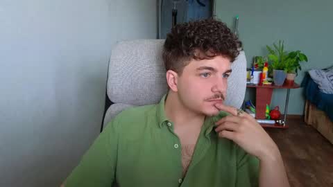 Snapshot of hellish_sugar chatting on 05-13-26, 06:11 Remy online show from 05-13-26, 06:11