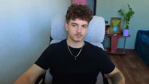 Snapshot of hellish_sugar chatting on 06-21-26, 04:48 Remy online show from 06-21-26, 04:48