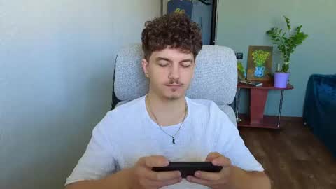 Snapshot of hellish_sugar chatting on 06-24-26, 05:50 Remy online show from 06-24-26, 05:50