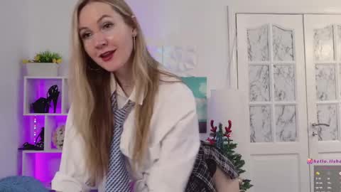 Snapshot of hello_lisha chatting on 12-23-24, 08:11 Alisia Monday to Friday from 10 am to 4 pm GMT 2 online show from 12-23-24, 08:11