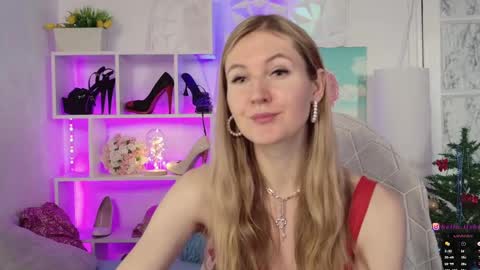 Snapshot of hello_lisha chatting on 01-03-25, 08:32 Alisia Monday to Friday from 10 am to 4 pm GMT 2 online show from 01-03-25, 08:32