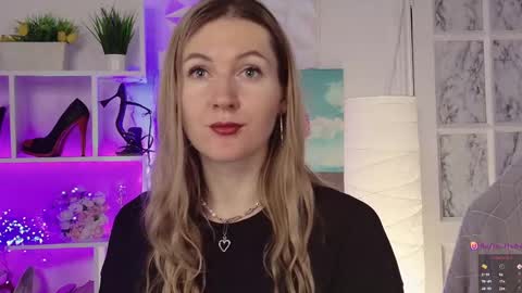 Snapshot of hello_lisha chatting on 01-24-25, 09:06 Alisia Monday to Friday from 10 am to 4 pm GMT 2 online show from 01-24-25, 09:06