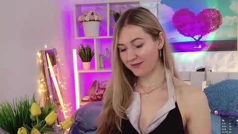 Snapshot of hello_lisha chatting on 02-03-25, 11:42 Alisia Monday to Friday from 10 am to 4 pm GMT 2 online show from 02-03-25, 11:42
