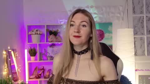 Snapshot of hello_lisha chatting on 02-10-25, 08:09 Alisia Monday to Friday from 10 am to 4 pm GMT 2 online show from 02-10-25, 08:09