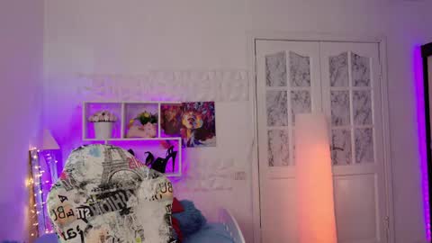 Snapshot of hello_lisha chatting on 03-11-25, 10:18 Alisia Monday to Friday from 10 am to 4 pm GMT 2 online show from 03-11-25, 10:18