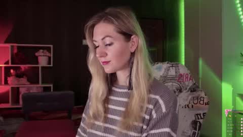 Snapshot of hello_lisha chatting on 10-10-25, 08:13 Alisia Monday to Friday from 10 am to 4 pm GMT 2 online show from 10-10-25, 08:13