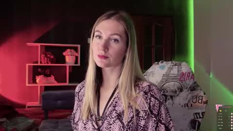 Snapshot of hello_lisha chatting on 10-20-25, 08:15 Alisia Monday to Friday from 10 am to 4 pm GMT 2 online show from 10-20-25, 08:15