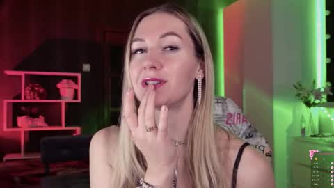 Snapshot of hello_lisha chatting on 10-27-25, 08:18 Alisia Monday to Friday from 10 am to 4 pm GMT 2 online show from 10-27-25, 08:18