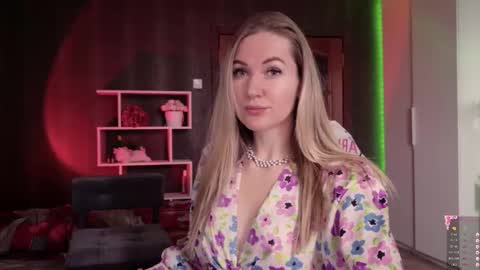 Snapshot of hello_lisha chatting on 11-01-25, 08:16 Alisia Monday to Friday from 10 am to 4 pm GMT 2 online show from 11-01-25, 08:16