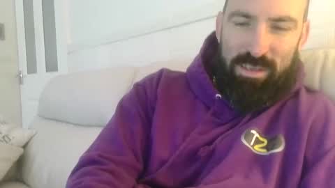 hellobunbunx0 online show from 10-14-25, 08:37