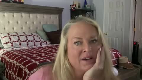 Hunnys Hive online show from 01-20-25, 08:18