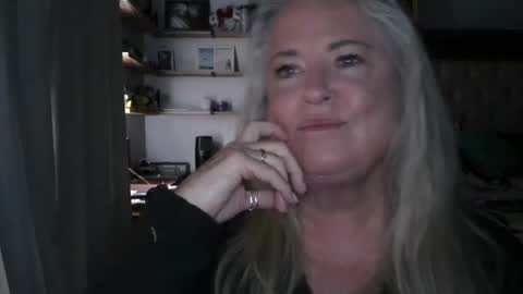 Hunnys Hive online show from 02-24-25, 08:25