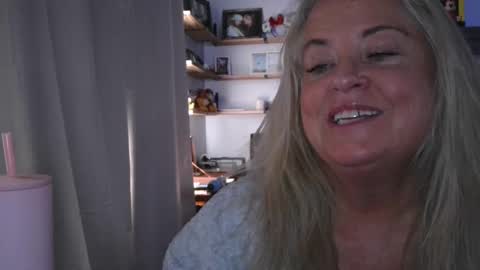 Hunnys Hive online show from 02-25-25, 09:13