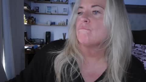 Hunnys Hive online show from 02-27-25, 09:14