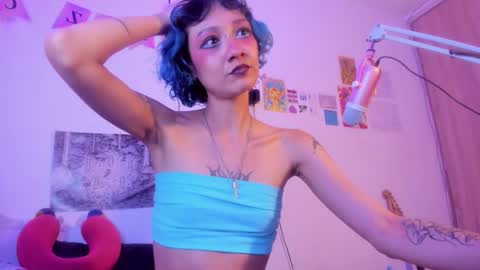 Raven and Momo online show from 11-30-25, 05:33