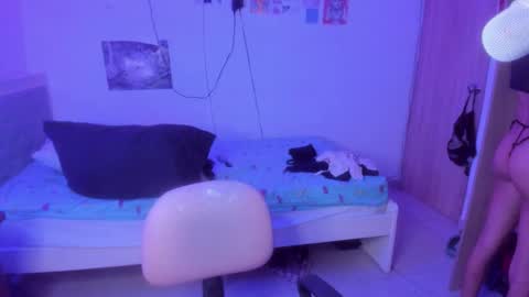 Raven and Momo online show from 01-06-26, 09:39