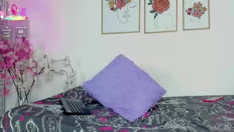 Snapshot of hellzel_moon chatting on 09-20-25, 07:04 Hellzel online show from 09-20-25, 07:04