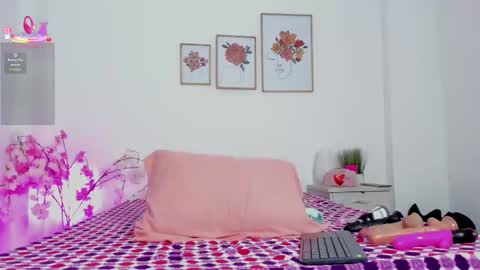 Snapshot of hellzel_moon chatting on 10-09-25, 07:23 Hellzel online show from 10-09-25, 07:23