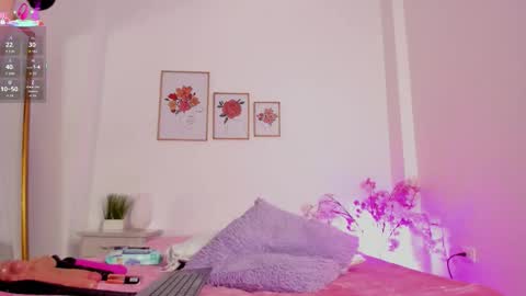 Snapshot of hellzel_moon chatting on 11-18-25, 07:07 Hellzel online show from 11-18-25, 07:07