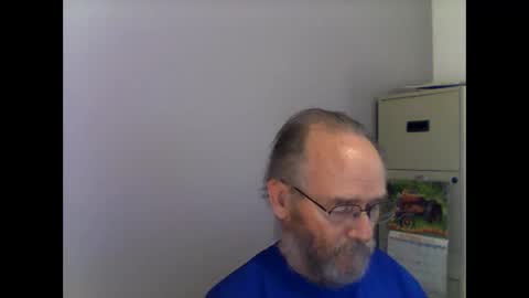 Snapshot of helopilot01 chatting on 10-13-25, 04:40 helopilot01 online show from 10-13-25, 04:40