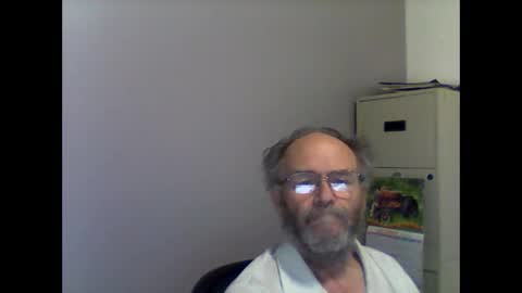 Snapshot of helopilot01 chatting on 10-21-25, 12:33 helopilot01 online show from 10-21-25, 12:33