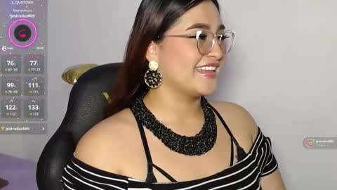 Snapshot of heluejamil chatting on 10-20-25, 07:47 Zahira online show from 10-20-25, 07:47