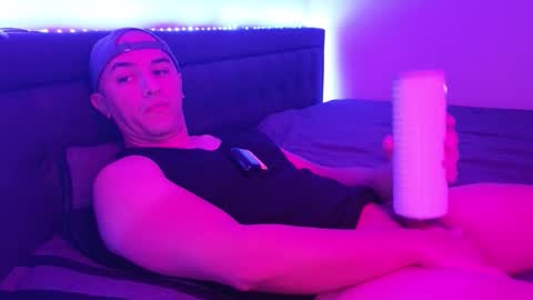 Snapshot of hennidrip chatting on 11-20-25, 04:29 HENNIDRIP online show from 11-20-25, 04:29