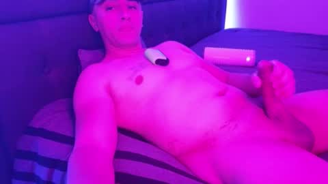 Snapshot of hennidrip chatting on 11-23-25, 04:34 HENNIDRIP online show from 11-23-25, 04:34